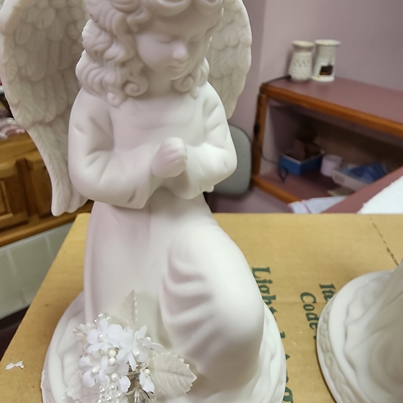 Angels - Picture 2 of 6